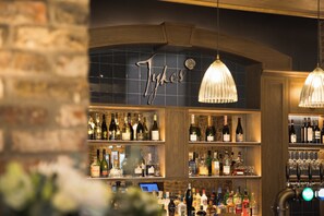 Bar (on property) - Sandburn Hall Hotel (York)