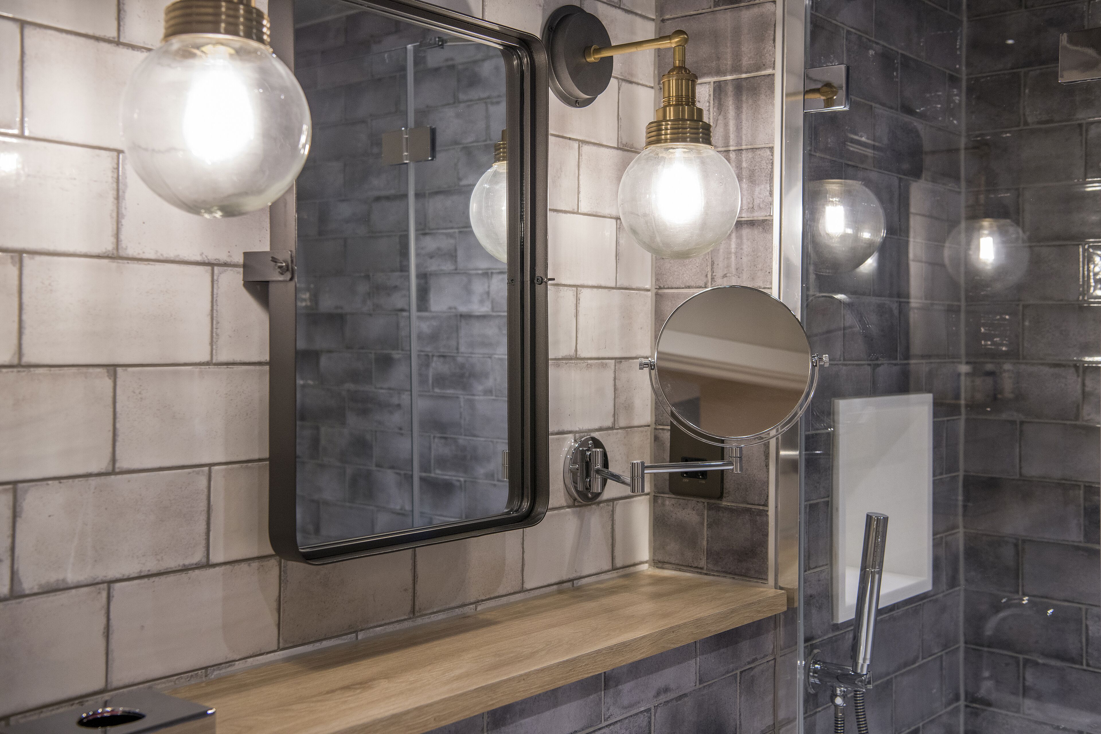 free toiletries, hair dryer