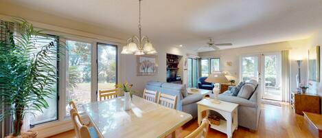 تلفزيون بشاشة مسطحة