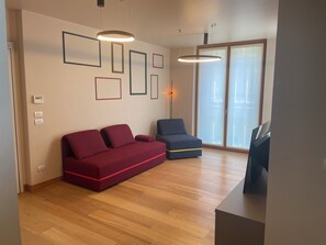 Lägenhet Panoramic | Vardagsrum | 45-tums platt-tv med digitalkanaler, tv och golvvärme