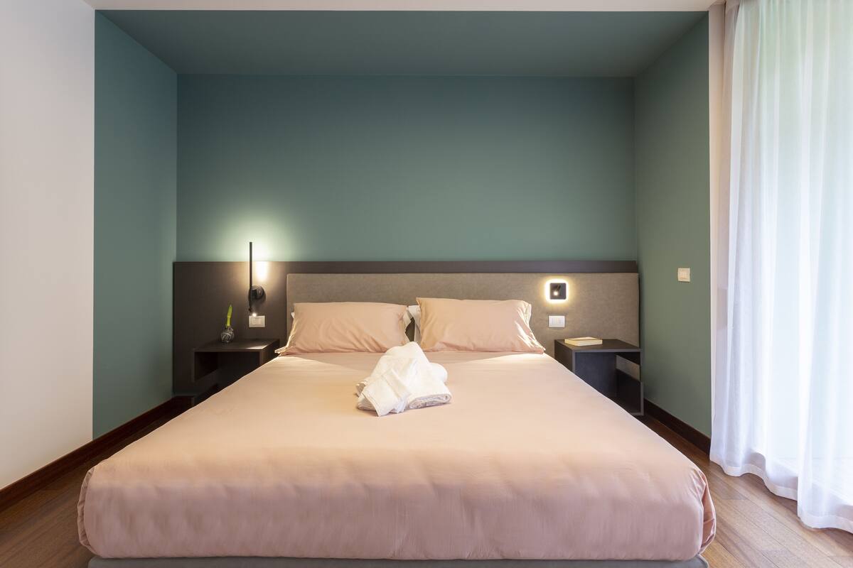 Ropa de cama de alta calidad, edredón y minibar