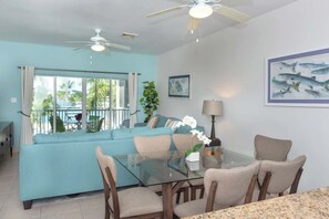 Télévision, lecteur de DVD, espaces bureaux