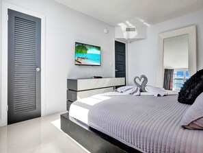 2 Schlafzimmer, Schreibtisch, Bügeleisen/Bügelbrett, Reisekinderbett
