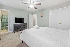 4 bedrooms, iron/ironing board, WiFi, bed sheets