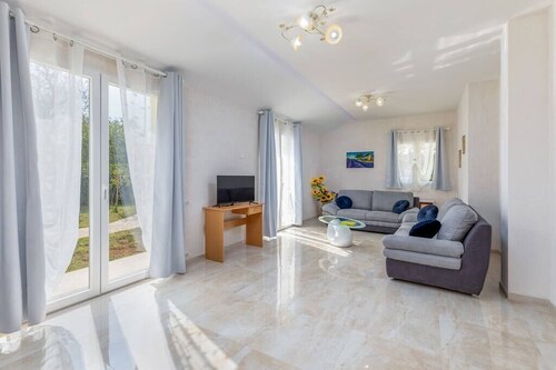 Delightful villa with pool for 6 persons