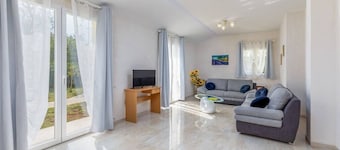 Delightful villa with pool for 6 persons