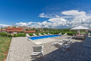 Pool - Holiday Home with pool in Višnjan (Višnjan)