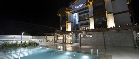 Seasonal outdoor pool