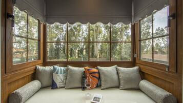 Rom – design, terrasse | Oppholdsområde