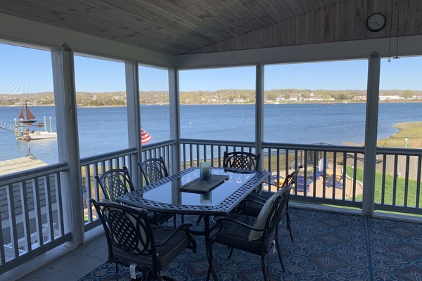 Enjoy all of your meals and drinks right on the water!