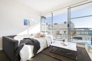 2 bedrooms, iron/ironing board, WiFi, bed sheets - A Modern 2BR Apt with Amazing Darling Harbour View (Sydney)