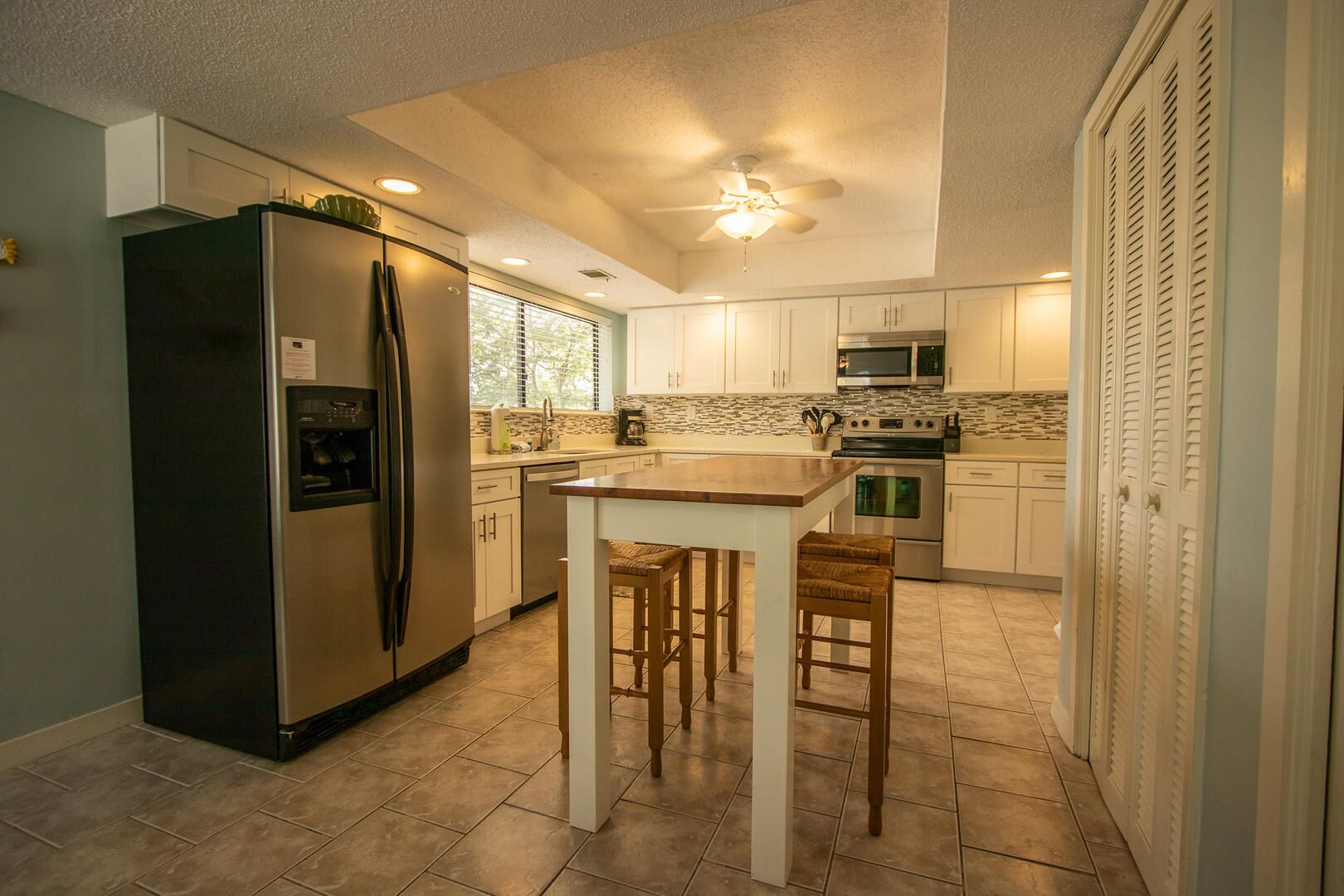 Spacious Oceanfront Condo Steps to Golf, Dining, & Pool