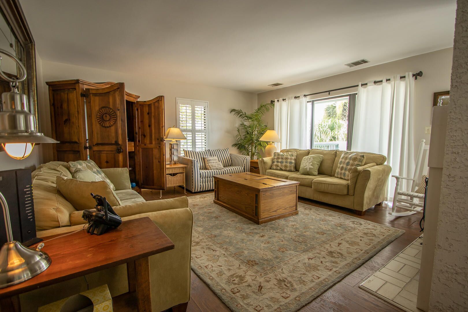 Spacious Oceanfront Condo Steps to Golf, Dining, & Pool