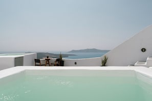 Family Room | Terrace/patio - Anemos Fira Caldera View (Santorini)