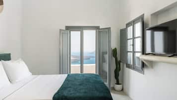 Deluxe Room | Desk, soundproofing, iron/ironing board, free cribs/infant beds