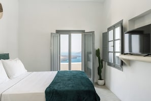 Deluxe Room | 1 bedroom, desk, soundproofing, iron/ironing board