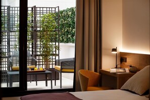 Minibar, in-room safe, desk, laptop workspace - Munna Hotel Boutique (Gijon)