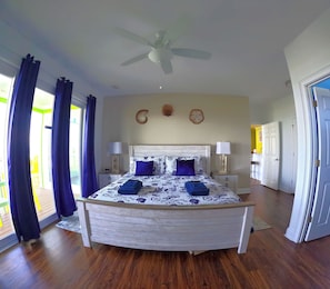 12 chambres, fer et planche à repasser, lit de bébé portatif