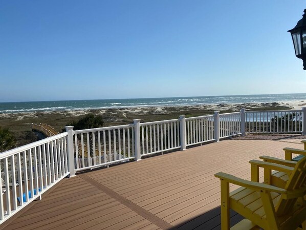 Property grounds - 12 Bedroom OCEAN FRONT! *NEWLY UPDATED FOR 2022 SEASON!! **WEDDING FRIENDLY!!! (Holden Beach)