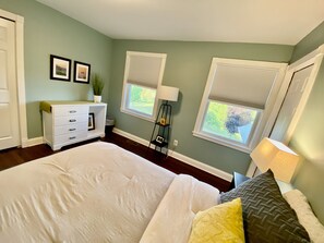 5 bedrooms, desk, iron/ironing board, free WiFi