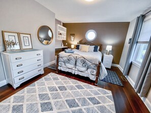 5 slaapkamers, een bureau, een strijkplank/strijkijzer, gratis wifi