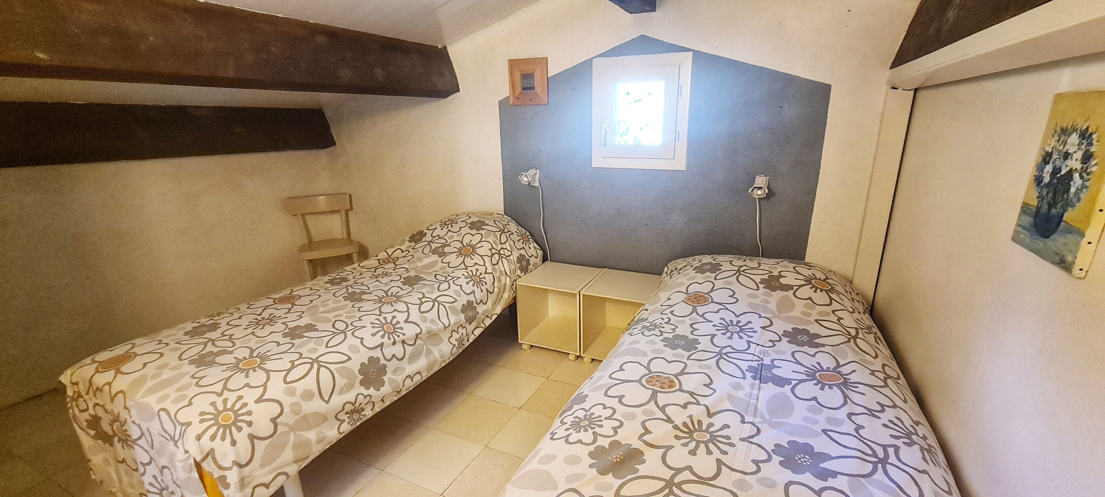 3 chambres, fer et planche à repasser, lit parapluie, Wi-Fi gratuit