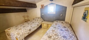 3 bedrooms, iron/ironing board, travel cot, free WiFi