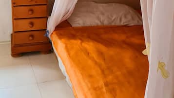 3 slaapkamers, een strijkplank/strijkijzer, reisbedje, gratis wifi