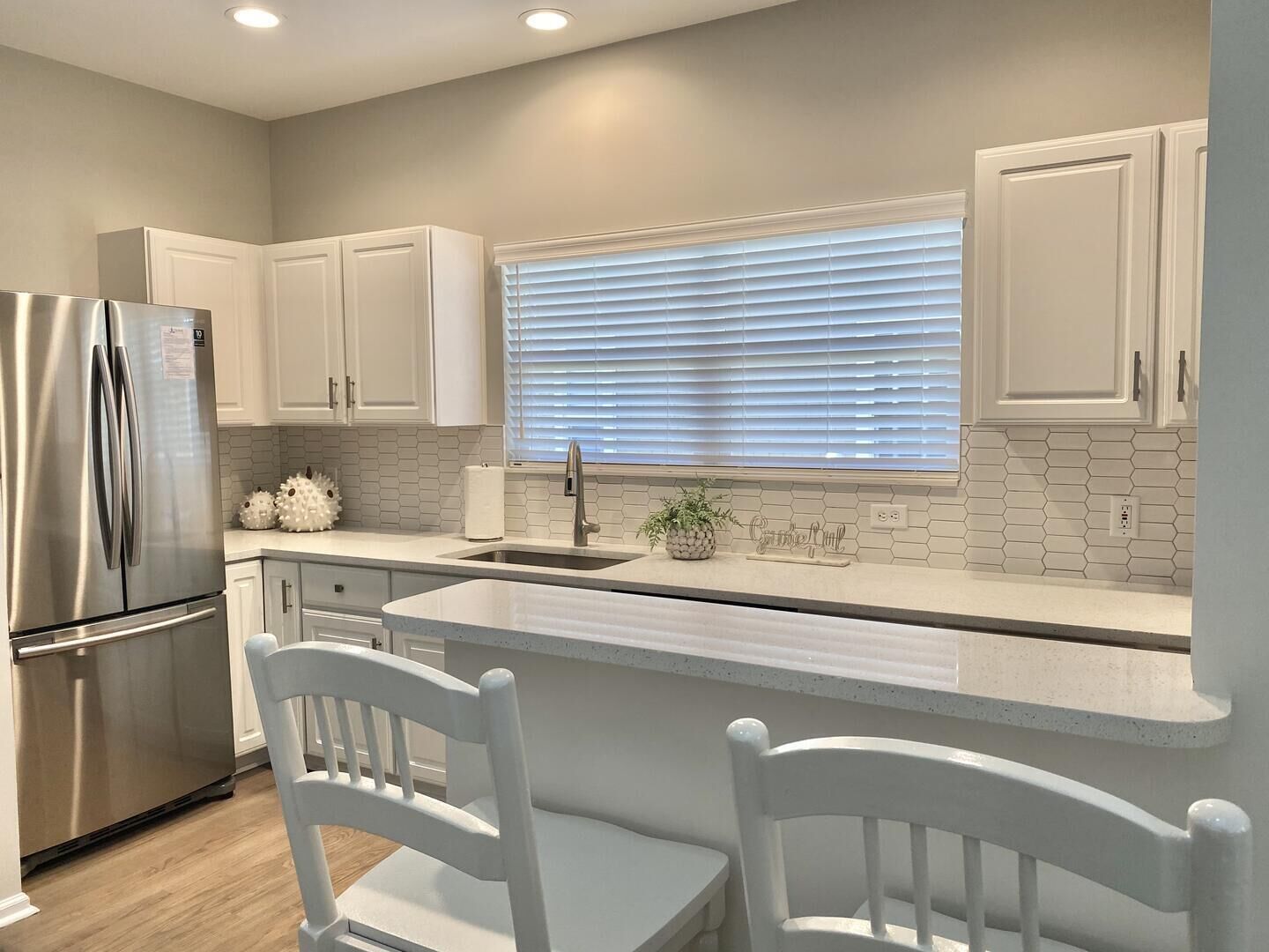 Lovely two-story golf cottage located in the heart of Fripp Island