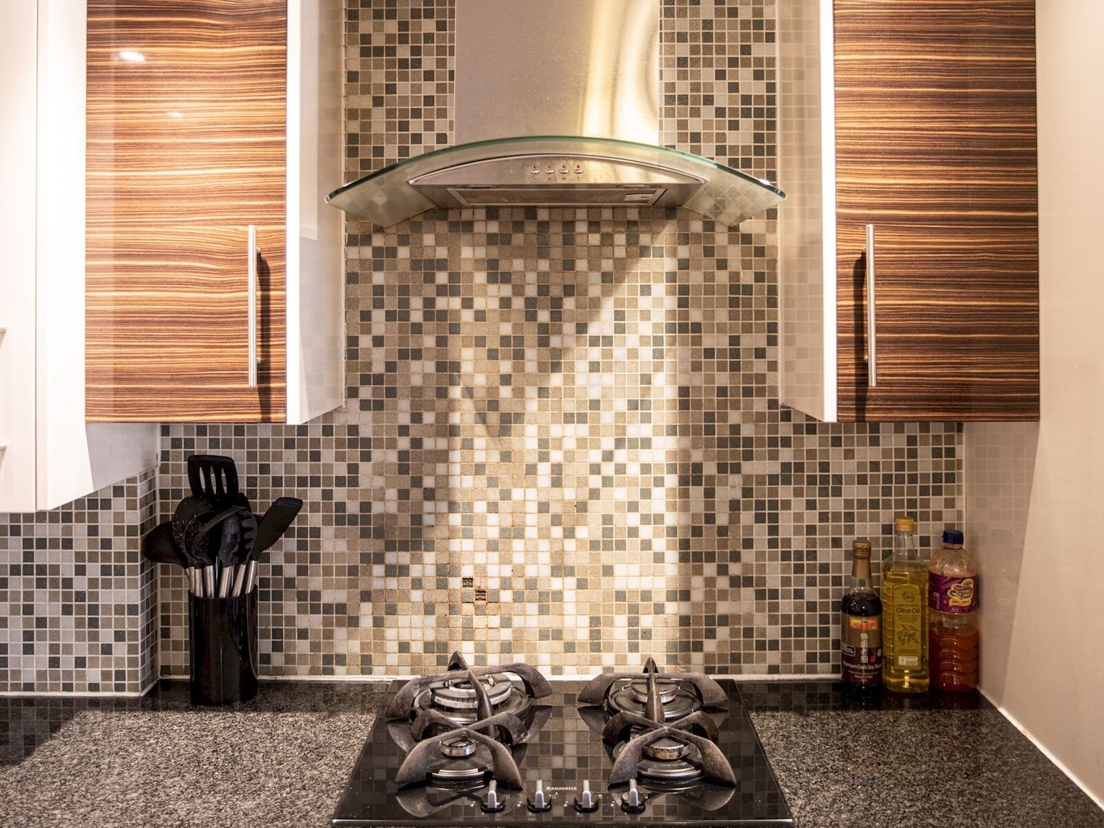 Geladeira, micro-ondas, fogão, lava-louças