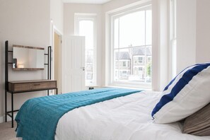 2 bedrooms, iron/ironing board, free WiFi, bed sheets - Beautiful 2 bed terrace flat close to Greenwich -  Pass the Keys (London)