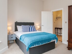 2 bedrooms, iron/ironing board, free WiFi, bed sheets - Newly refurbished flat w/ terrace - Pass the Keys (London)
