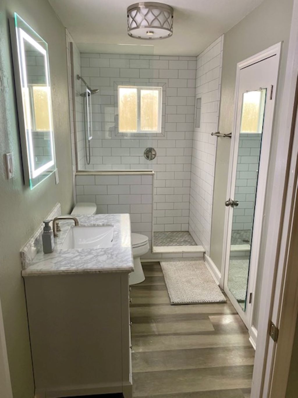 8 Acre Private River Front Sleeps 17-Nomad Ranch