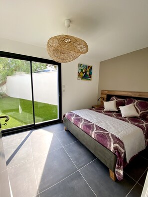 3 bedrooms, iron/ironing board, travel cot, free WiFi
