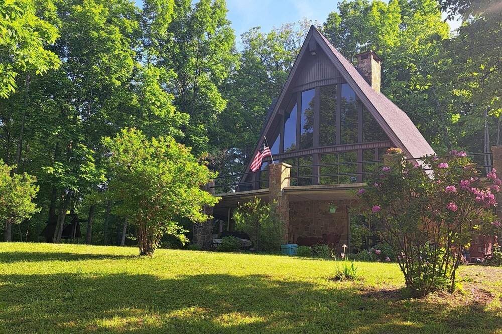 The property is relaxing and family-oriented, nestled in the hills of Kentucky.