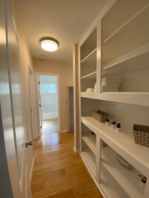 Interior - Westside turnkey 2 bd apt #7 (Culver City)