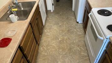 Four, plaque de cuisson, tables Ă manger