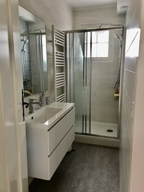 Bathtub, hair dryer, toilet paper - Seaside house Quimiac Mesquer sleeps 11 (Mesquer)