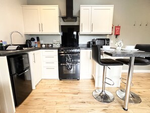 Private kitchen - Fully Fenced Dog Field - Sea & Forest Views (Scarborough)