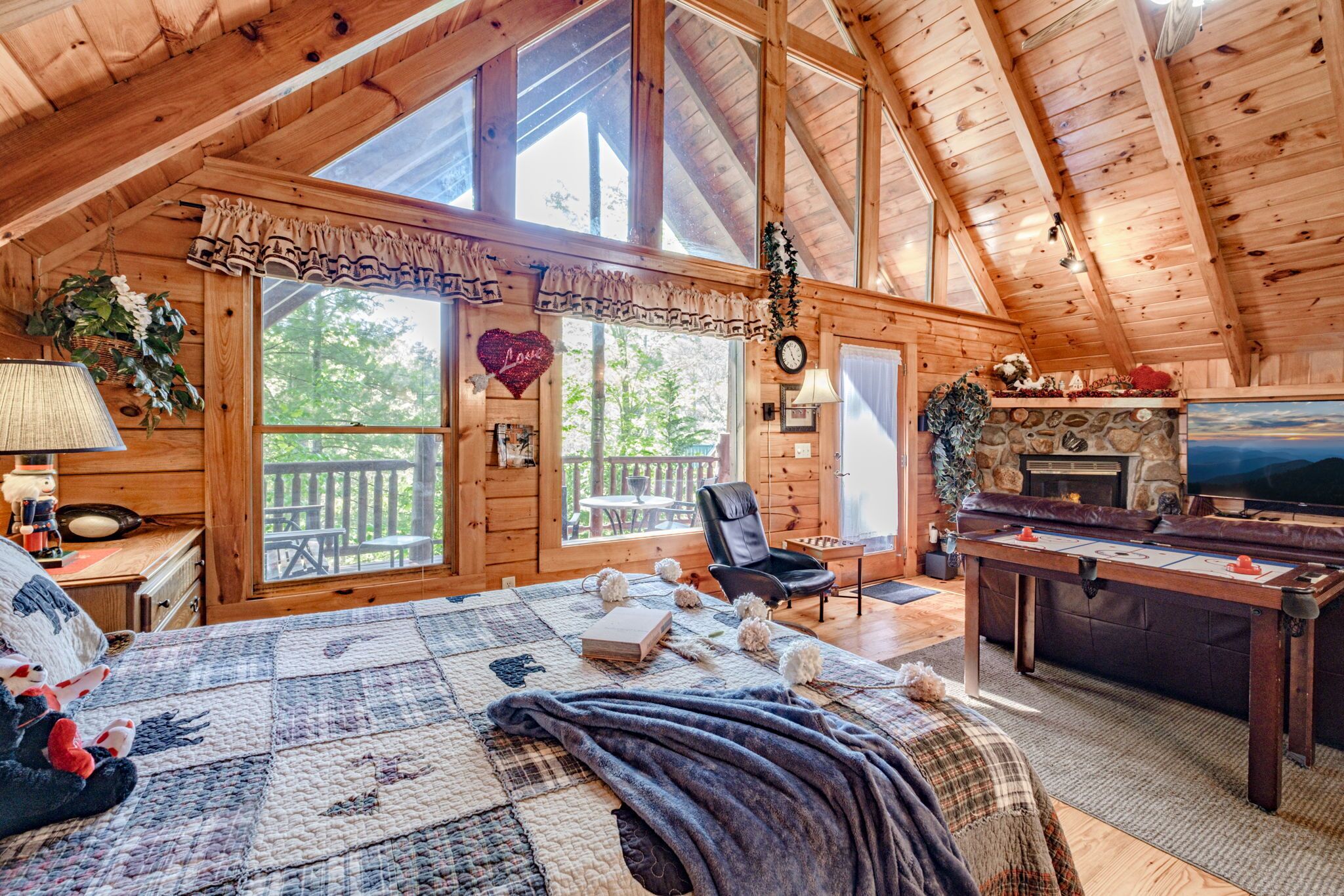 Holiday Couples Cabin-5% Snr Dscnt-Dollywood-Hot Tub-🐶 Friendly-♿️