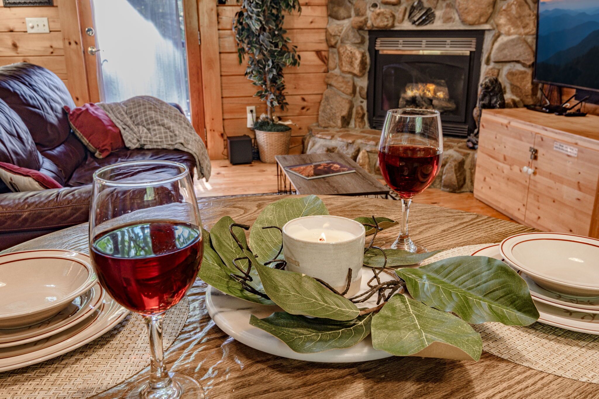 Holiday Couples Cabin-5% Snr Dscnt-Dollywood-Hot Tub-🐶 Friendly-♿️