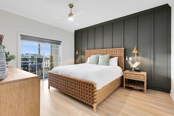 3 habitaciones, tabla de planchar con plancha y cuna de viaje 