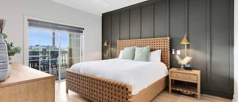 3 habitaciones, tabla de planchar con plancha y cuna de viaje