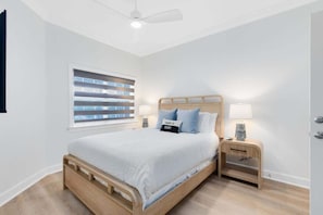 3 slaapkamers, een strijkplank/strijkijzer, reisbedje, gratis wifi