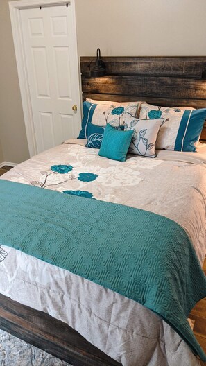5 bedrooms, free WiFi, bed sheets