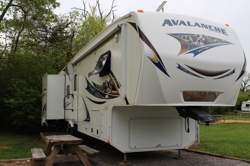 Luxury 5th Wheel Glamping In Style In Historic Mentone, Alabama
