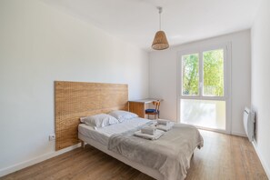 4 chambres, fer et planche à repasser, Wi-Fi gratuit, draps fournis