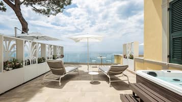 Deluxe-Zimmer, 1 Queen-Bett, Terrasse, Meerblick | Zimmerausstattung