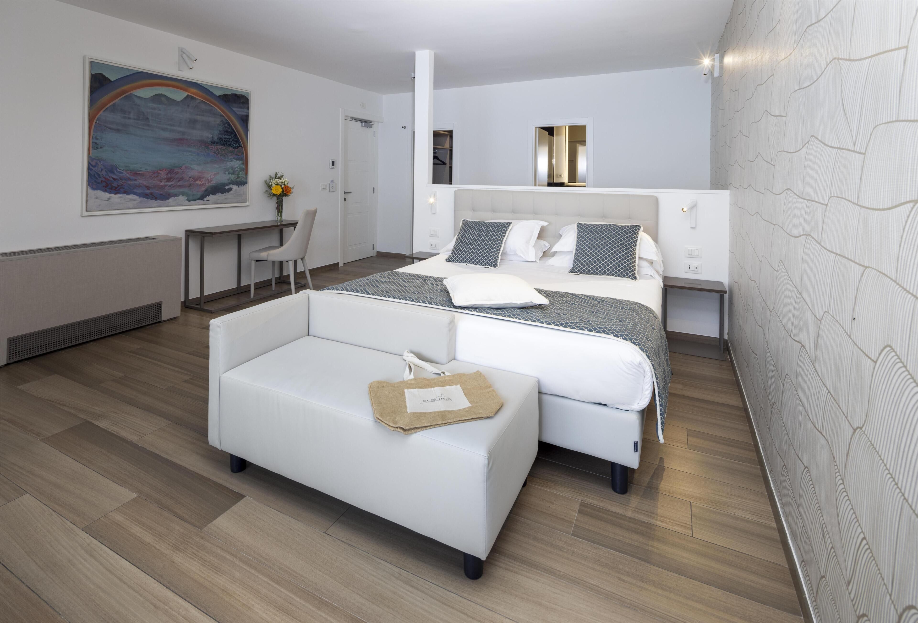 Suite junior, 1 cama de matrimonio, no fumadores, vistas al mar | Ropa de cama de alta calidad, colchones viscoelásticos, minibar