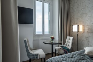Literie de qualité supérieure, matelas mémoire de forme, minibar